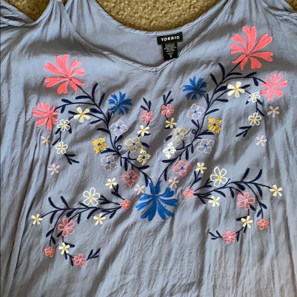 Torrid cold shoulder blouse - Picture 3 of 4